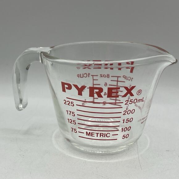 Vintage Pyrex 508 1 Cup 8 oz Glass Measuring Cup Red Lettering J Handle Baking - Picture 3 of 4